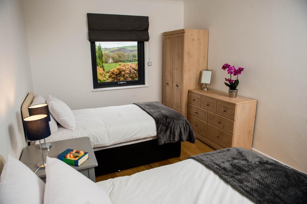 York Lodge- Spacious 3 Bed Bungalow With Wonderful Estuary Views 라파른 외부 사진